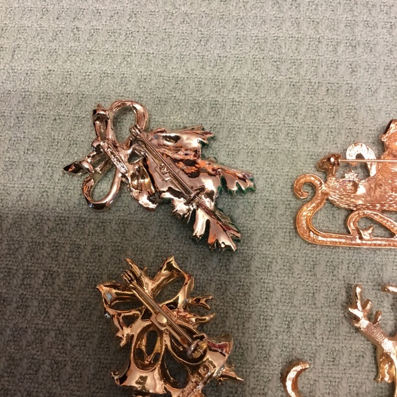 Vintage Christmas Brooch Lot of 8 Pins Jeanne, Gerry, Roman,& Beatrix Adorable - Picture 10 of 14